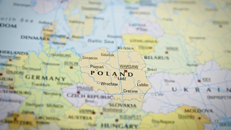 Komise zahájila řízení pro porušení práva EU s Polskem kvůli reformě soudnictví