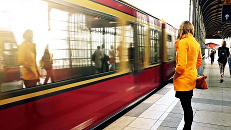 Komise navrhla revizi práv cestujících v železniční dopravě