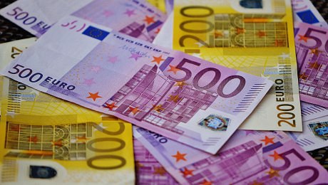 Komise navrhuje nová pravidla na ochranu drobných investorů v EU
