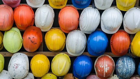 Výroba ve stavebnictví EU v říjnu klesla o 0,7 %