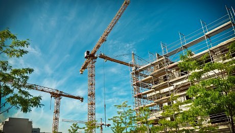 Výroba ve stavebnictví v srpnu klesla v eurozóně i celé EU