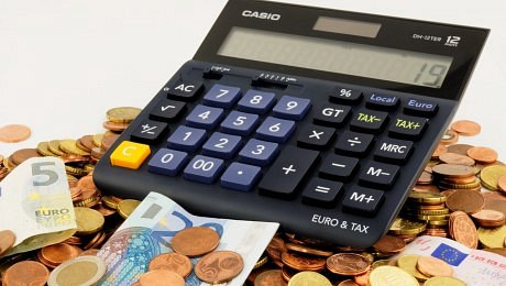 Komise začne zkoumat zátěž pro podniky spojenou s vracením DPH