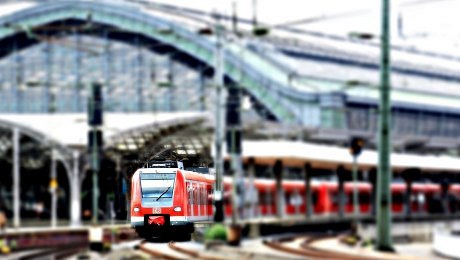 Parlament navrhuje vyšší kompenzaci pro cestující v případě zpoždění vlaku