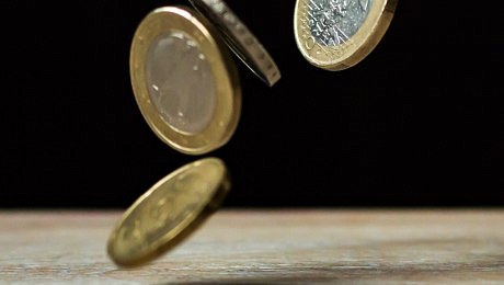 ČR podle Komise nesplňuje všechny podmínky pro přijetí eura