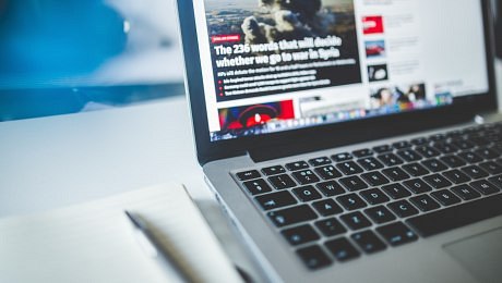 Nová zpráva shrnuje boj online platforem proti dezinformacím o covidu
