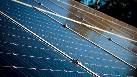 EU ruší antidumpingová cla na solární panely z Číny