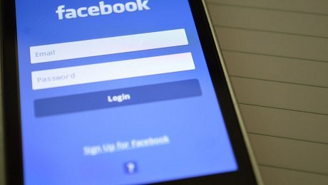 Facebook po jednáních s Komisí upravil smluvní podmínky