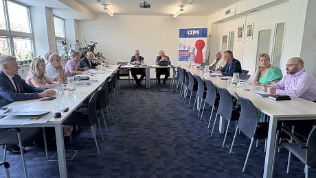 Konfederace zaměstnavatelů posiluje: Vítá zástupce obranného průmyslu