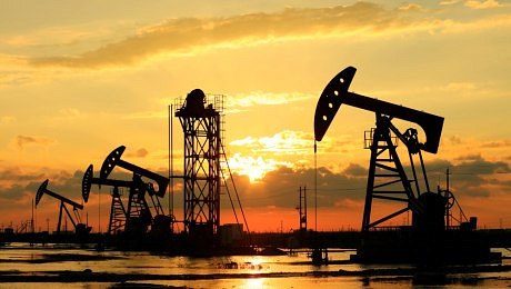 EU navrhuje úplný zákaz dovozu ruského plynu a ropy do konce roku 2027