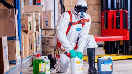 Rada EU prodlužuje sankce proti proliferaci a použití chemických zbraní o další rok