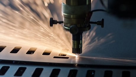 EU zpřísňuje ochranu ocelového trhu: kvóty dolů o&nbsp;47 %, cla nahoru na 50&nbsp;%